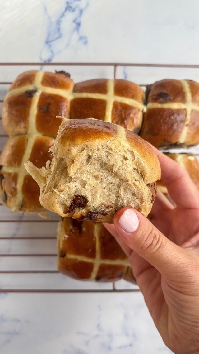 Healthier Chocolate Chip Hot Cross Buns 🤝

Recipe:
270g all purpose flour
40g protein powder (can omit and sub for equal parts flour) - I use @macr0mike vanilla buttercream OR hot cross bun flavour (DC amb-eliyaeats) 
100g granulated sweetener- I use monkfruit 
1.5 tsp cinnamon
1/4 tsp nutmeg
1/4 tsp all spice
1/4 tsp salt
1 heaped tsp instant yeast
75ml-85ml soy milk
100g yogurt
1 egg yolk
1 tsp vanilla
40g choc chips/chopped chocolate (I use SF but you can use any choc! Leftover Easter eggs would be great)

Crosses:
2 tbsp flour 
2-2.5 tbsp water

1. Mix dry ingredients in a bowl and microwave milk for 30 seconds until slightly warm. Add to the dry ingredients (if the dough is too dry after adding the rest of the wet ingredients, add extra 15ml of milk at a time)
2. Mix 1 egg yolk, yogurt and vanilla until properly combined and add to the rest of the ingredients
3. Mix well (using hands or a stand mixer) until a sticky dough forms
4. Optional: Cover the dough with a cloth/cling wrap or shower cap and let it rest for 10 minutes
5. Dust surface with flour and knead for 10-15 mins or use a stand mixer on low/medium speed- mix in the chocolate chips while kneading
6. Place into a greased bowl and cover well, let it rise for 1-3 hours until doubled in size (please note, the addition of the protein slows the rise down slightly, I usually let mine rise for 2 hours)
7. Once doubled in size, punch the air out and roll into a log shape and cut into 9 equal parts (I weigh mine to be more accurate)
8. Flatten each piece, and form a dough ball (refer to video) and place them into a baking tray
9. Cover well and let rise for another 1-1.5 hours
10. Pre-heat oven to 180c, and mix the cross mix and pipe over buns
11. Bake for 22-25 minutes until browned, while still warm, brush each bun with sugar free maple syrup (or normal maple syrup) 
Macros per serve (9): 
175 Calories
C: 20
P: 12
F: 4

#hotcrossbuns #healthyhotcrossbuns #lowcalorie