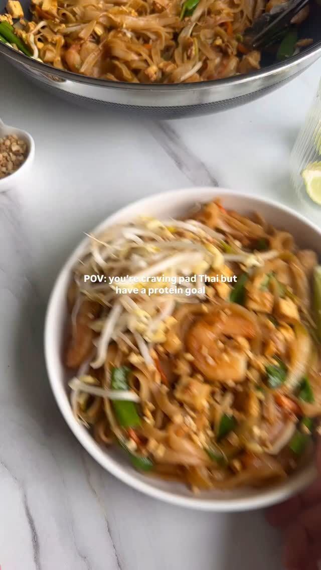 Healthier Pad Thai- 435 cals 33g protein 

I used my pad Thai recipe that is up on my website and just made 2 servings versus 4 and swapped the chicken for 250g frozen then defrosted prawns! 

Link to my pad Thai recipe is in the link in my bio just press “click for the recipe” ❤️

#padthai #healthypadthai #homemadepadthai #padthairecipe #fakeaway #lowcalorie #higjprotein