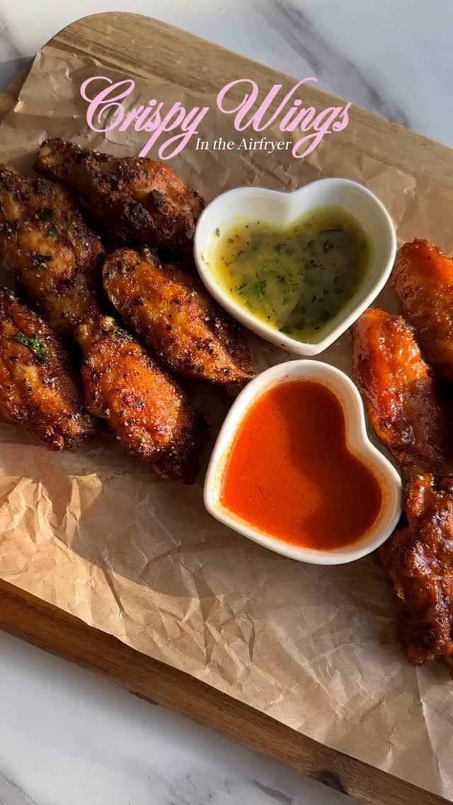 Fakeaway Fridays Ep 6: Crispy Airfryer Wings 2 ways 🔥

Buffalo Hot Wings (serves 2-3):
- 650g-700g wingettes/flats 
- 1 tbsp baking powder
- 1/2 tsp paprika
- 1/2 tsp onion & garlic powder
- 1/4-1/2 tsp chilli powder 
- 1/4 cayenne pepper (optional)
- salt & pepper to taste

Hot Sauce:
- 1/4 cup hot sauce- I use Franks red hot Sauce
- 10g light butter
- 1 tbsp white vinegar

1. Pat dry the chicken wings and season well, give the wings a good mix and make sure the seasoning is evenly incorproated
2. Airfry at 190c for 25 minutes flipping halfway, then an extra 5 mins at 200c for maxium crispiness
3. While the wings are in the airfryer, prepare the sauce over low-medium heat until slightly thickened
4. Pour the sauce over the wings and enjoy

Lemon Pepper Wings (serves 2-3):
- 650g-700g wingettes/flats
- 1 tbsp baking powder
- 1/2 tsp onion & garlic powder
- 1 tsp lemon pepper seasoning
- 1/2 tsp mustard powder (optional)
- salt & pepper to taste

Lemon Pepper Sauce:
- 10g light butter
- 1/2 lemon zest & juice
- 1 - 2 tsp lemon pepper seasoning
- 5-10g honey for sweetness (about 1 tsp)
- Fresh or Dried parsley to taste 

1. Pat dry the chicken wings and season well, give the wings a good mix and make sure the seasoning is evenly incorproated
2. Airfry at 190c for 25 minutes flipping halfway, then an extra 5 mins at 200c for maxium crispiness
3. While the wings are in the airfryer, prepare the sauce over low-medium heat until slightly thickened
4. Pour the sauce over the wings and enjoy